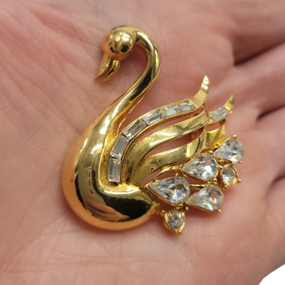 Vtg Swan Rhinestone Brooch Pin Gold Tone Crystal Details & Elegant Design - Picture 10 of 10